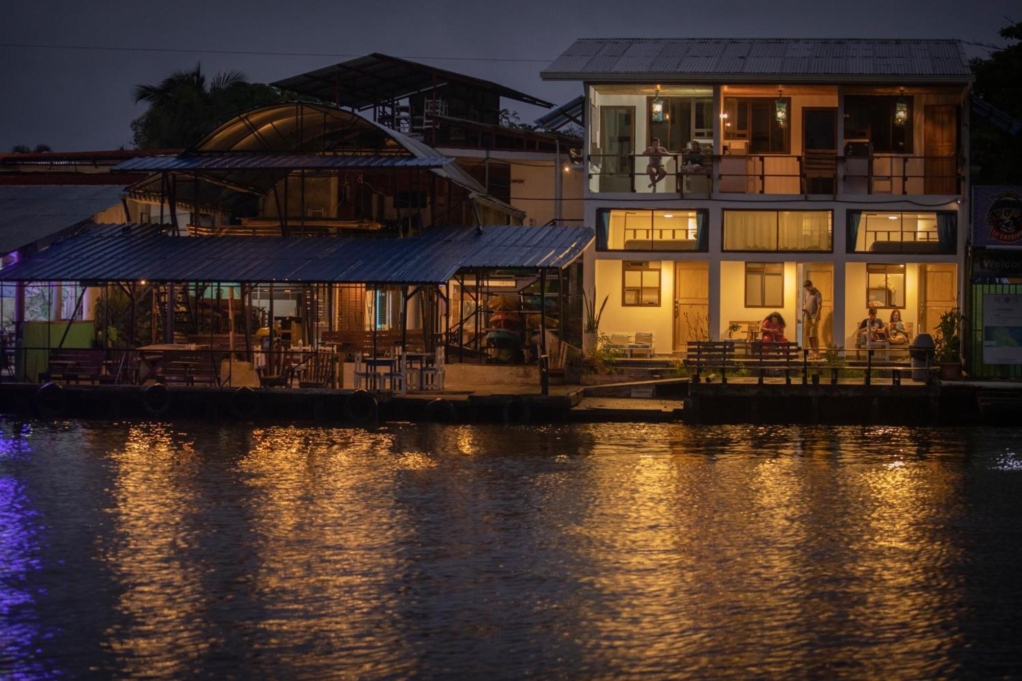 Hotel Pura Natura Riverside Тортугеро Екстер'єр фото